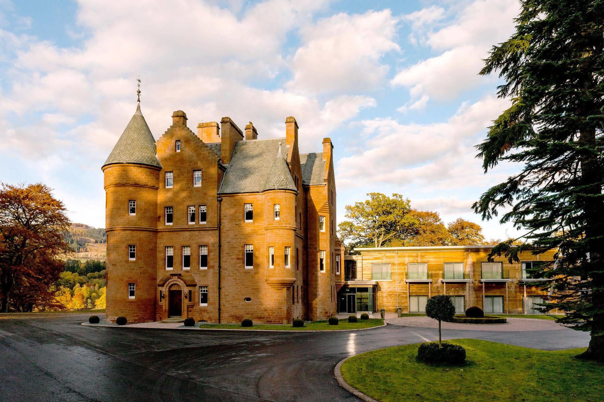 Fonab Castle Hotel Питлохри Экстерьер фото The former school building